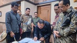 Diskasikan Bupati Muaro Jambi, Mediaasi Kasus Pembakaran Pompong di Desa Gedong Karya Berakhir Damain. FOTO : PEMAYUNG